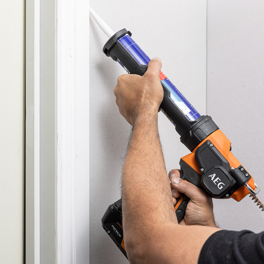 AEG 18V Caulking Gun - 300ml/600ml - 3,800Nm Push Force - Anti-Drip Technology – view 2 - Auzzistore