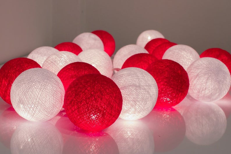 1 Set of 20 LED Red White 5cm Cotton Ball Battery String Lights Christmas Gift Home Wedding Party Bedroom Decoration Outdoor Indoor Table Centrepiece | Auzzi Store