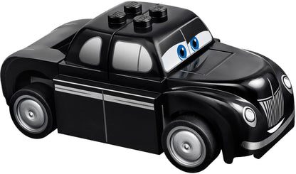 LEGO 10743 Smokey's Garage: Fix Lightning McQueen!