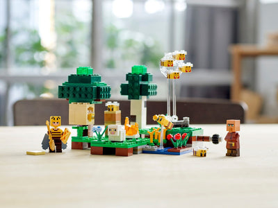 LEGO 21165 Minecraft The Bee Farm