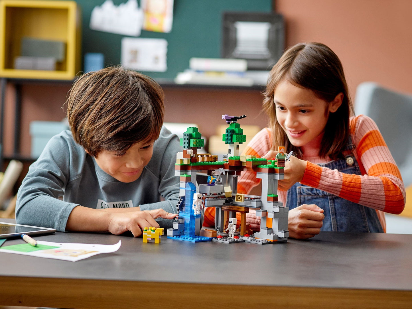 LEGO 21169 Minecraft The First Adventure Playset