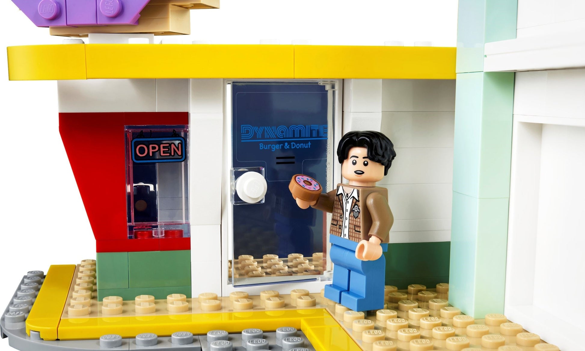 LEGO IDEAS Series 21339 BTS Dynamite- Auzzi Store