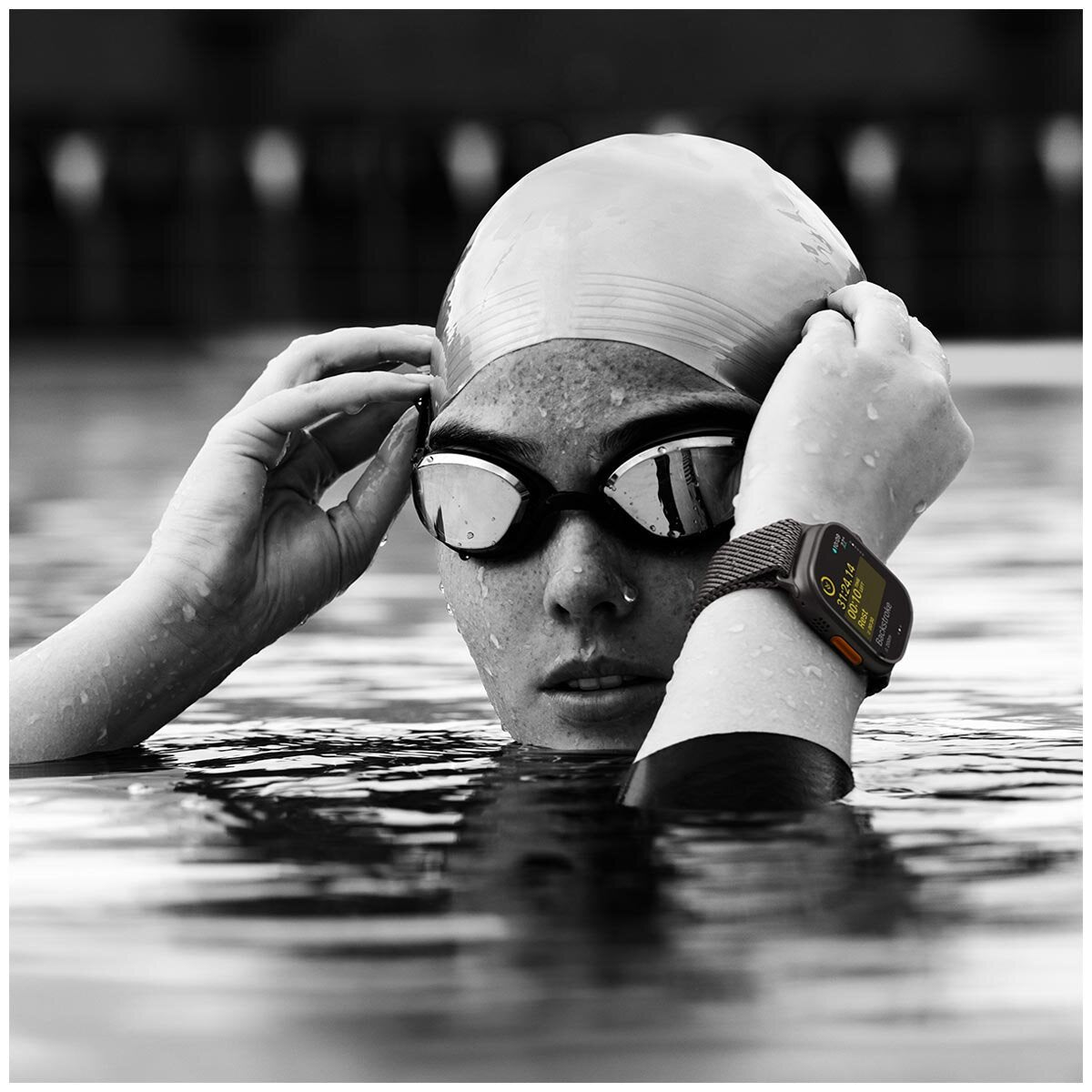 Apple Watch Ultra 2 GPS + Cellular 49mm Black Titanium Case With Black Trail Loop S/M