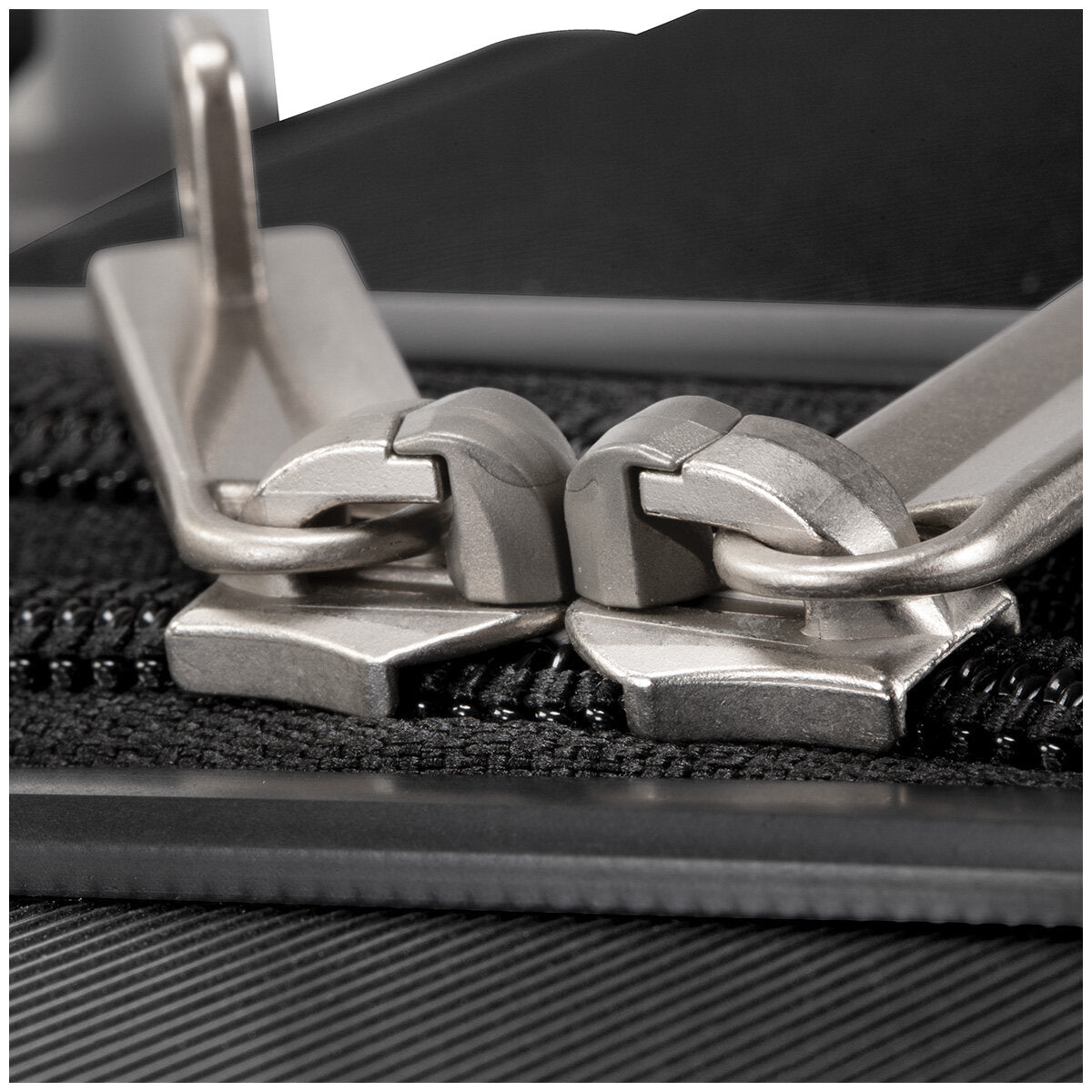 Ricardo Beverly Hills Vista Point Luggage Set 2 Piece Black