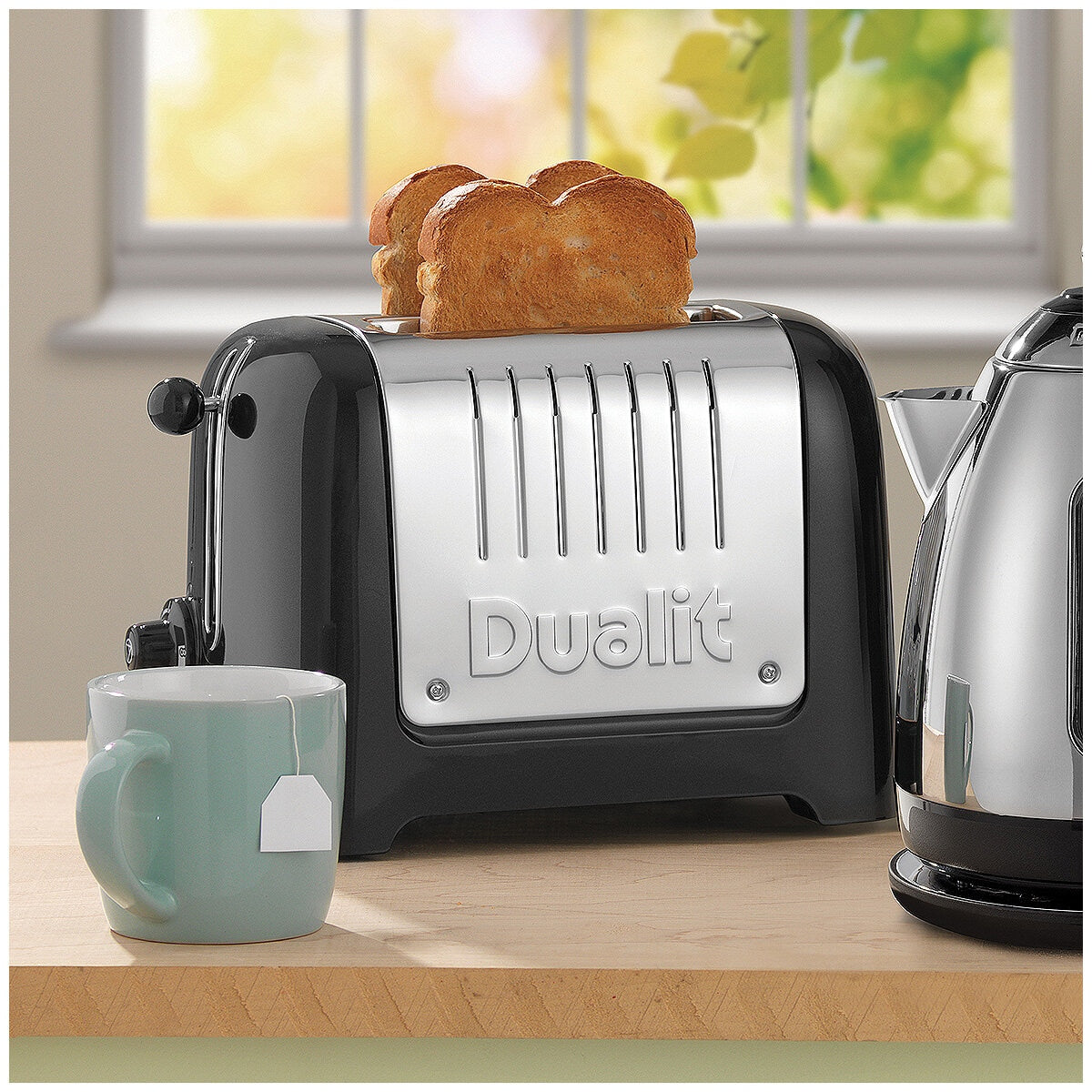 Dualit 2 Slot Lite Toaster DU26208 Black | High Wattage, Extra Wide Slots, Perfect Toast Technology, Bagel & Defrost Functions