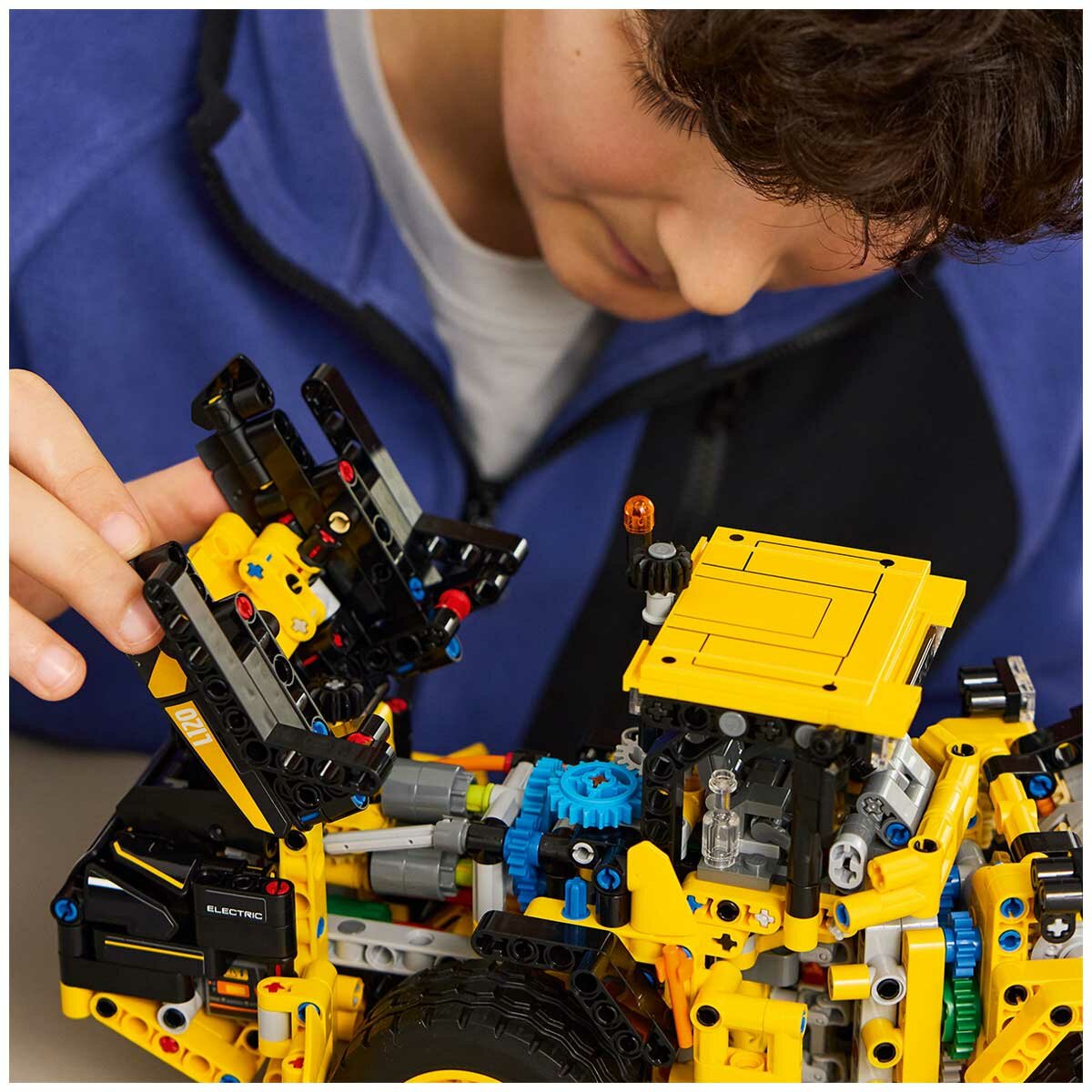 LEGO Technic Volvo L120 Electric Wheel Loader 42209 - Articulated Steering, Shovel Tilt, 3 Spinning Gears, Imaginative Play