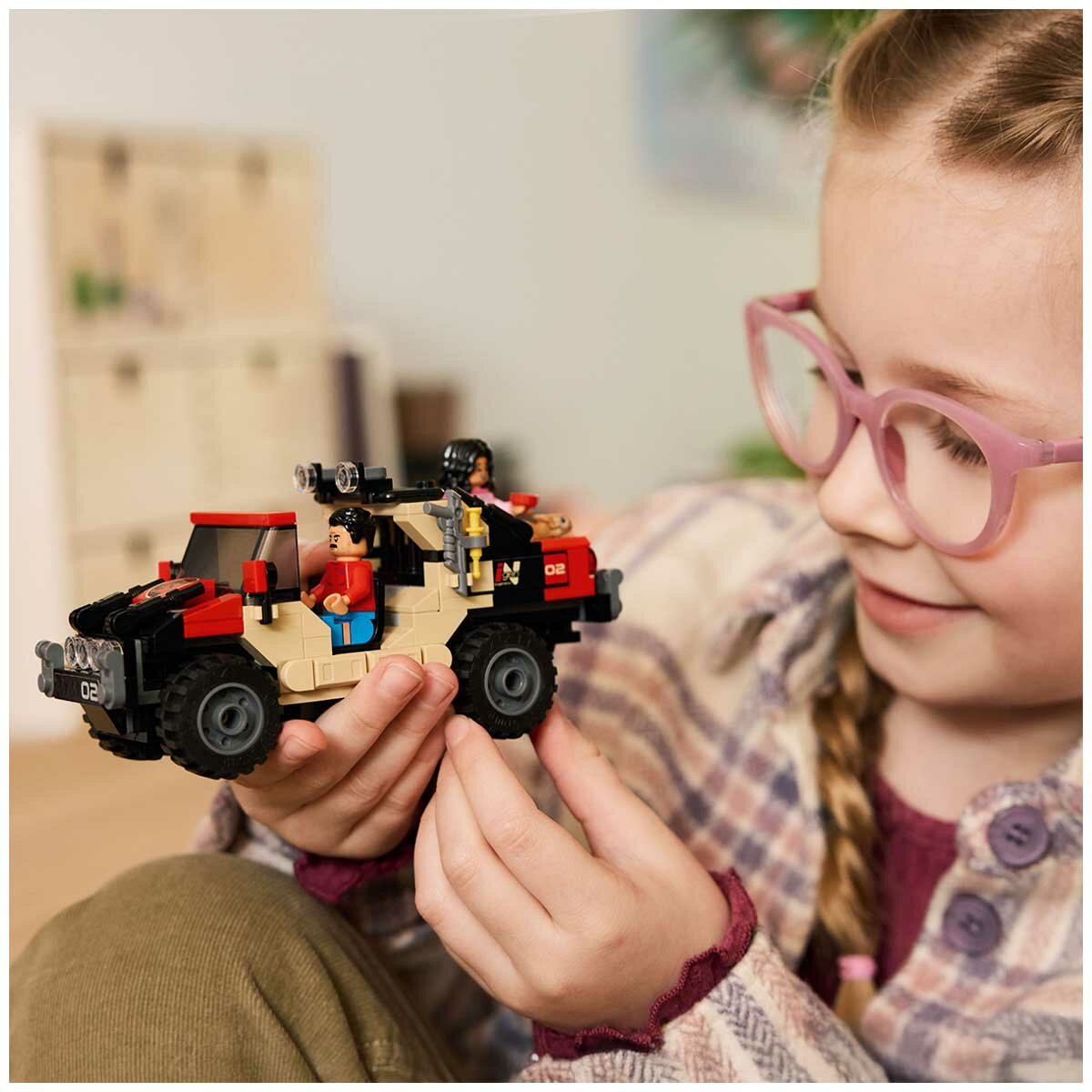 LEGO Jurassic World Raptor Off Road Escape 76972 Dinosaur Playset with Reuben and Isabella Delgado Minifigures, Baby Dolores Pet Dinosaur