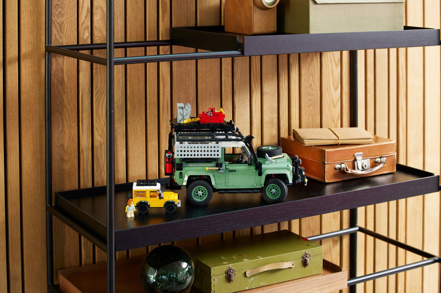 LEGO 40650 Land Rover Classic Defender – Iconic Off-Road Adventure Playset