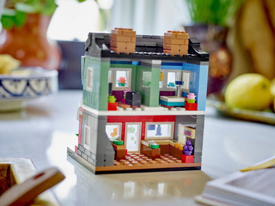 LEGO 40684 Fruit Store Limited Edition with Express Sign