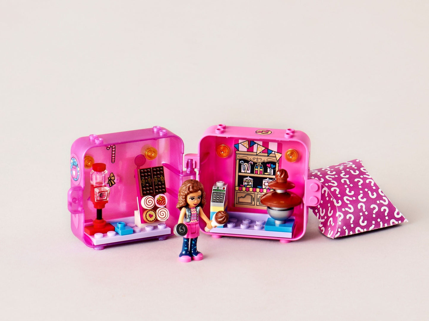 LEGO 41407 Olivia's Shopping Play Cube: Mini Candy Store Fun!