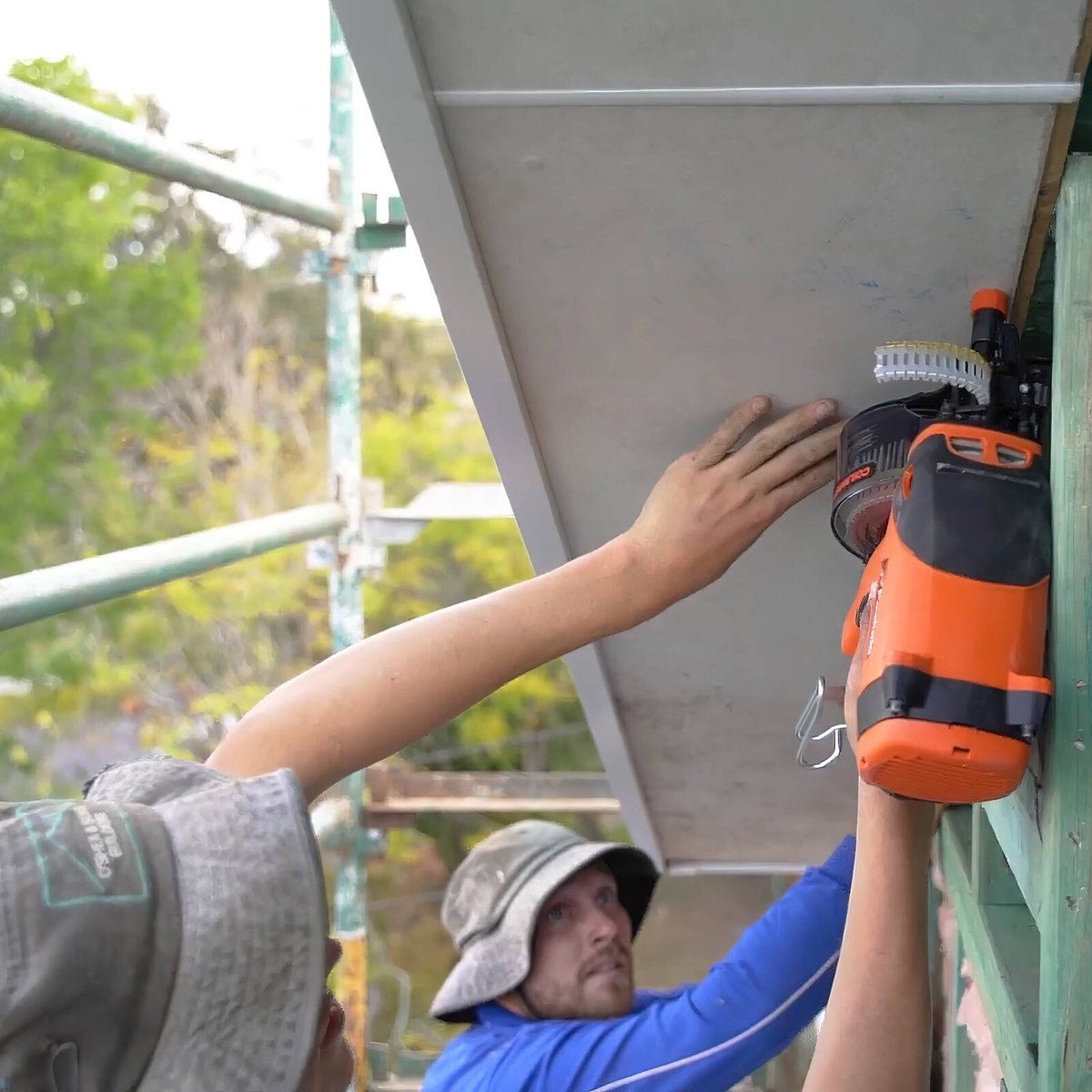 Paslode Impulse Coilmaster 27 - 50mm - Reliable Tool for Cladding & Decking