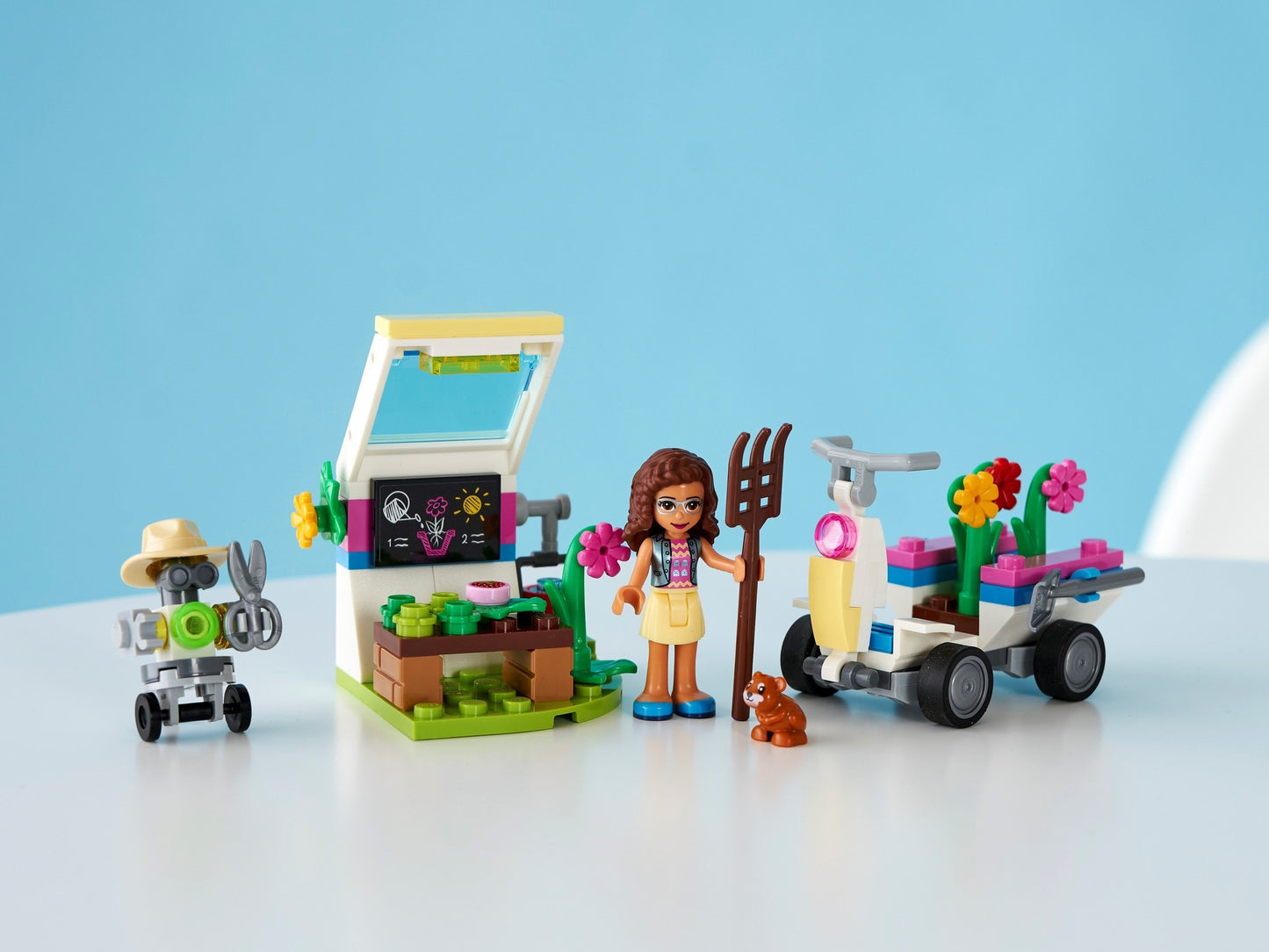 LEGO 41425 Olivia's Flower Garden Playset - Greenhouse & Truck