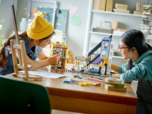 LEGO 41732 Downtown Flower and Design Stores – Creative City Playset – view 2 - Auzzistore