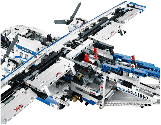 LEGO 42025 Cargo Plane: Motorized, Huge, Realistic! – view 2 - Auzzistore