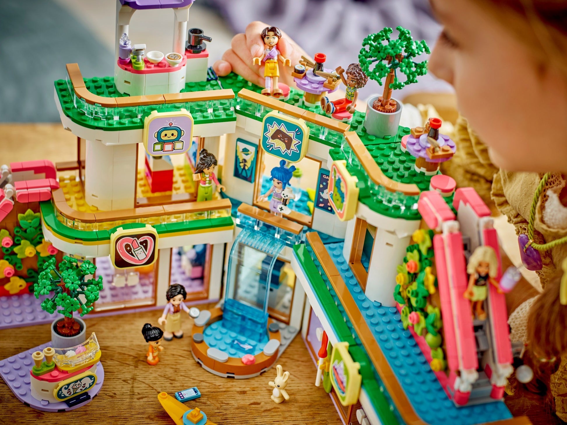 LEGO LEGO Friends Series 42604 Heartlake City Shopping Mall- Auzzi Store
