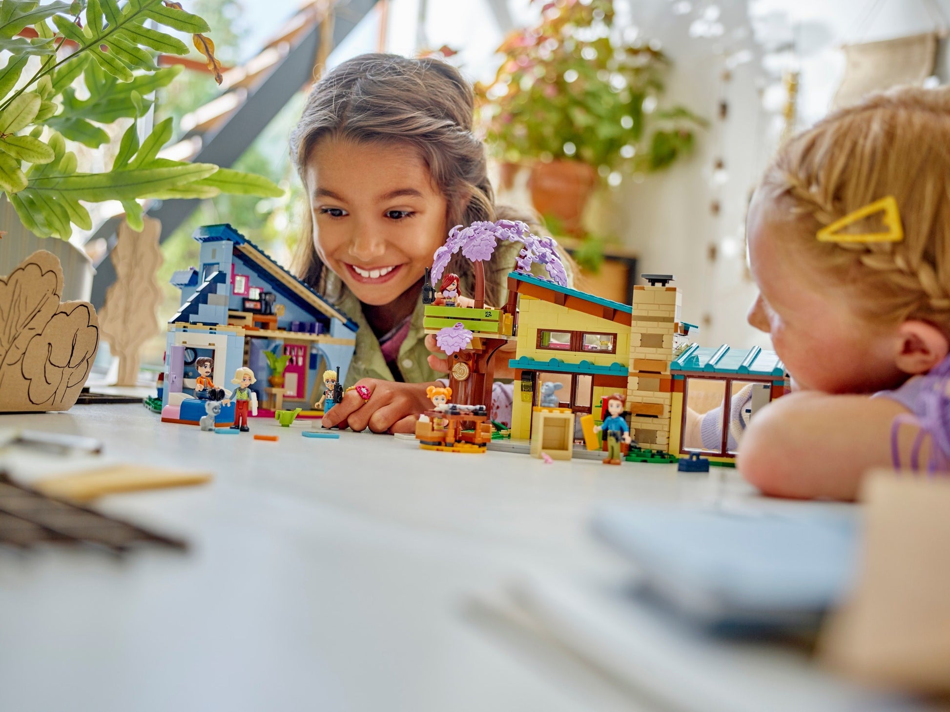 LEGO Friends Series 42620 Olly and Paisley's Family Houses- Auzzi Store