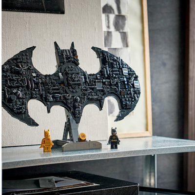 LEGO Super Heroes Batman Logo 76330 678 Pieces Collectible Set