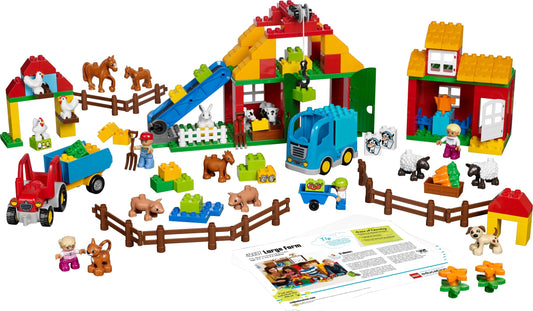 LEGO 45007 Large Farm Playset: Animals, Tractor & Accessories – view 2 - Auzzistore