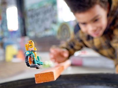 LEGO 60310 Chicken Stunt Bike: Clemmons' Flywheel Motorcycle Toy