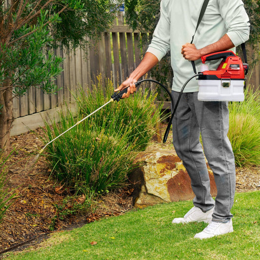 Ozito PXC 18V Cordless Garden Spray Kit - 2.5Ah - 3.5L Capacity - Lightweight – view 2