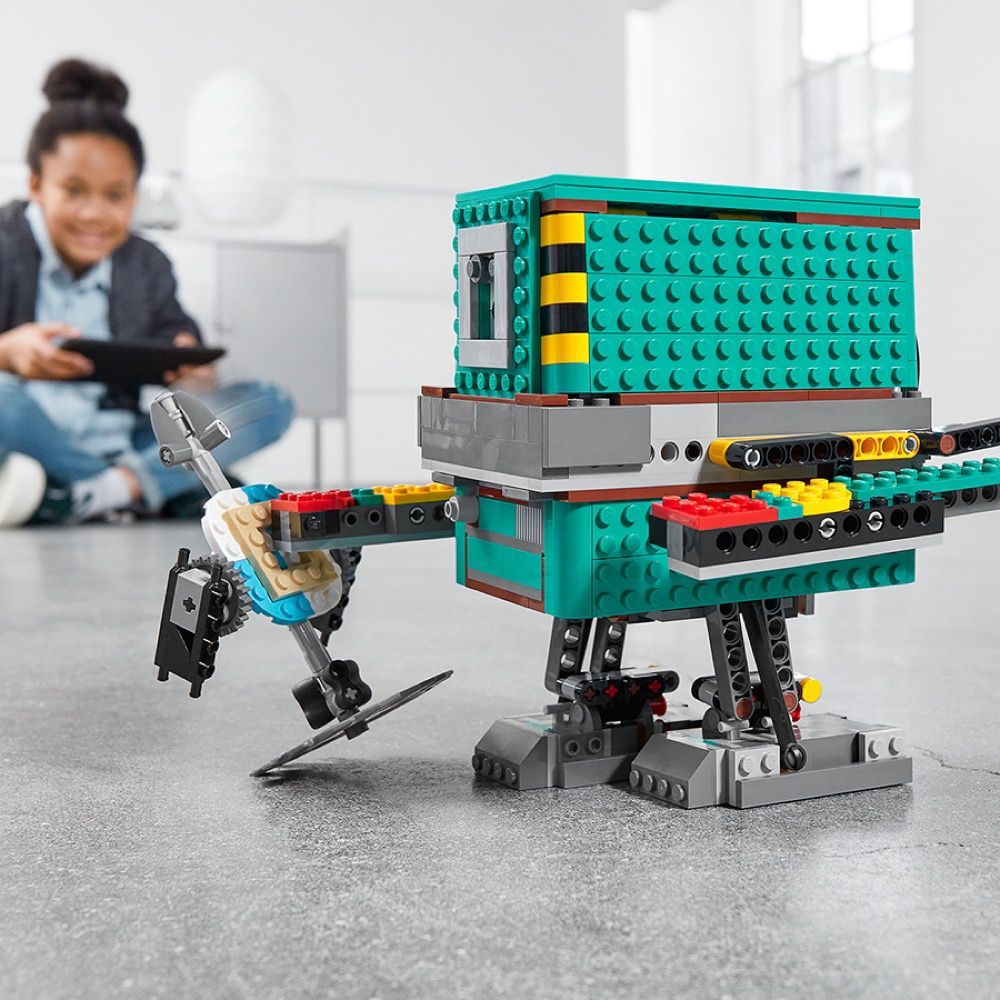 LEGO 75253 Droid Commander: Build & Code R2-D2 + More!