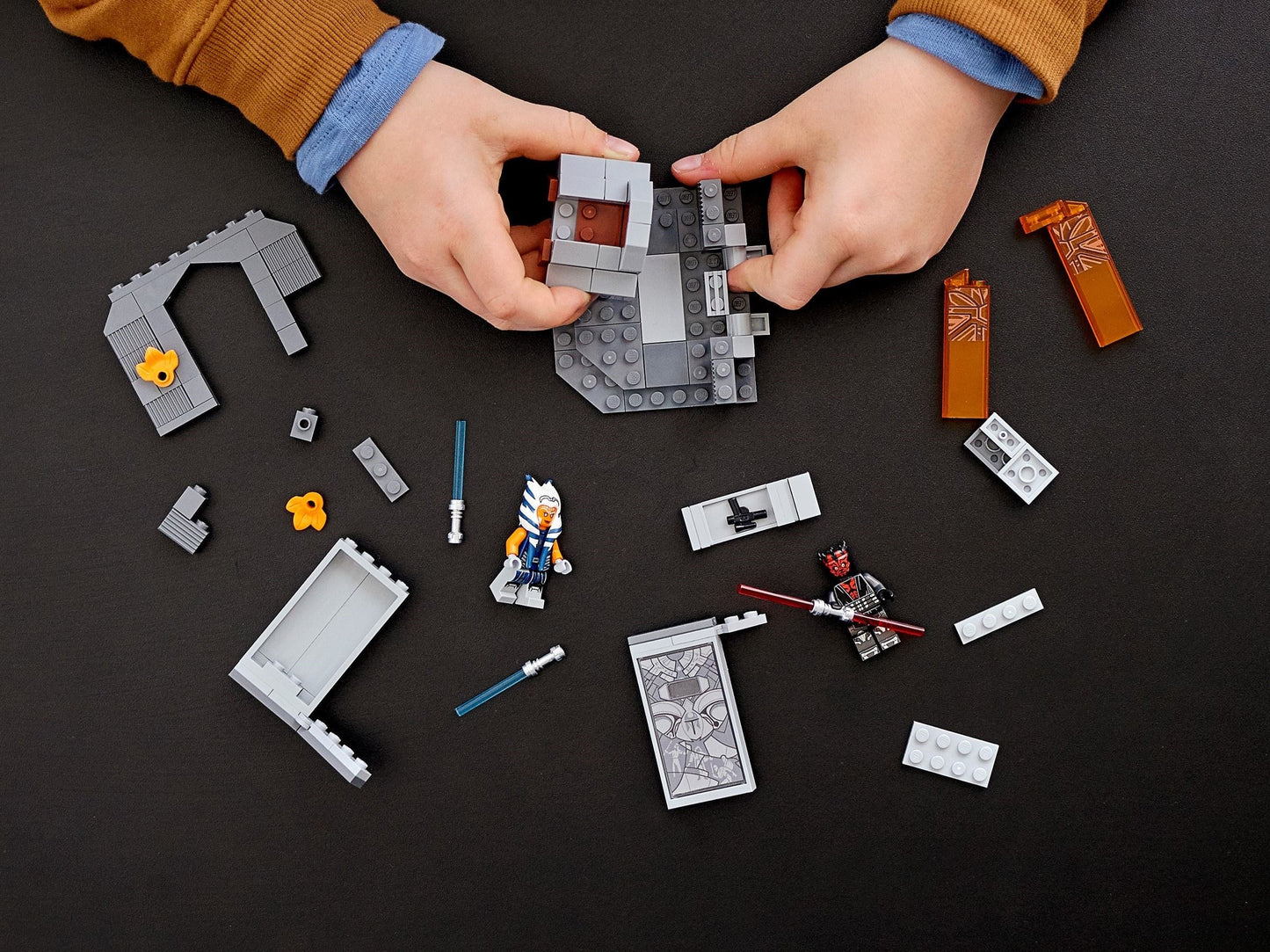 LEGO 75310 Duel on Mandalore: Ahsoka vs. Maul