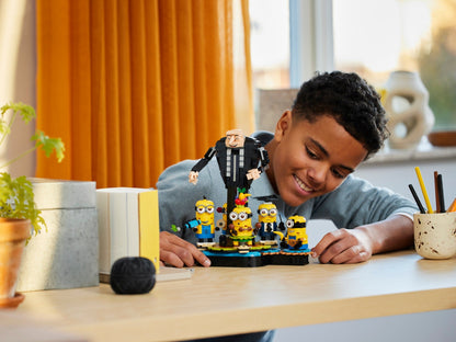LEGO 75582 Despicable Me Brick-Built Gru and Minions