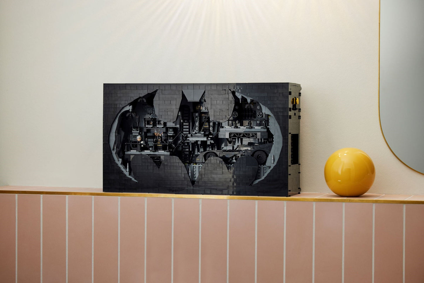 LEGO 76252 Batcave Shadow Box – Ultimate Batman Collectible