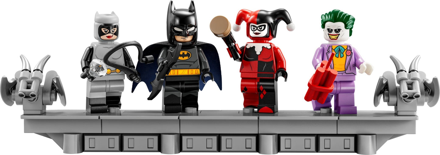 LEGO DC Series 76271 Batman: The Animated Series Gotham City- Auzzi Store