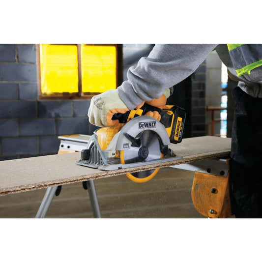 DeWALT Cordless Circular Saw - 165mm - Xenoy - Ergonomic Design – view 2