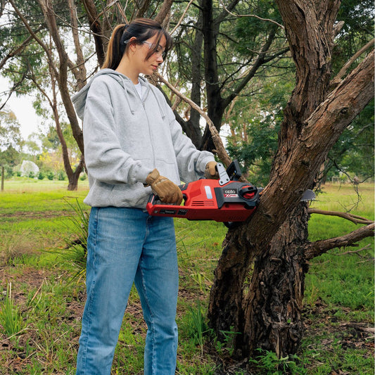 Ozito PXC Brushless Chainsaw - 18V - 300mm - Tool-Free Tensioning - Safety Brake – view 2