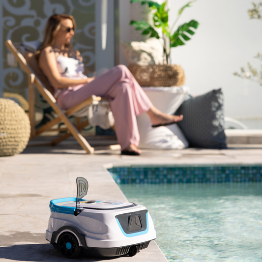 Hy-Clor i1 Cordless Robotic Pool Cleaner - 3.5kg - Up to 70,000L - Efficient Cleaning – view 2