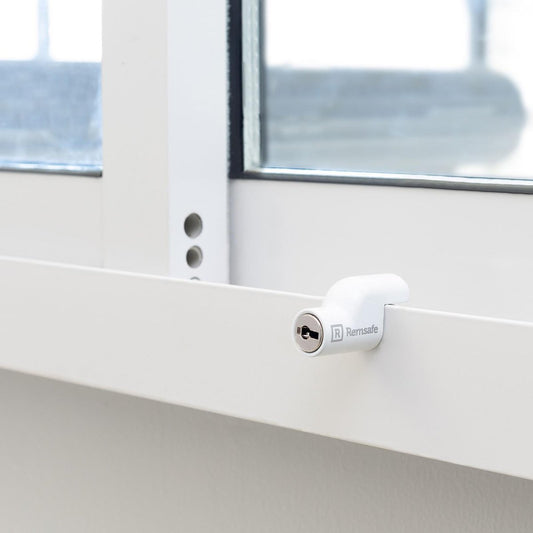 Remsafe White Venlock VL2 Window Restrictor - 15mm x 25mm x 35mm - Safety Lock – view 2 - Auzzistore