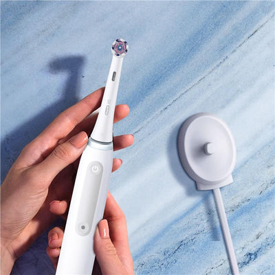 Oral-B iO Series 3 Electric Toothbrush - Clean & Whiten