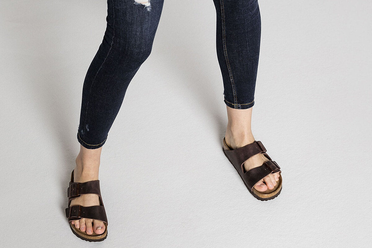 Birkenstock Arizona Oiled Leather Softbed Narrow Fit Sandal - Habana; Size 41 EU