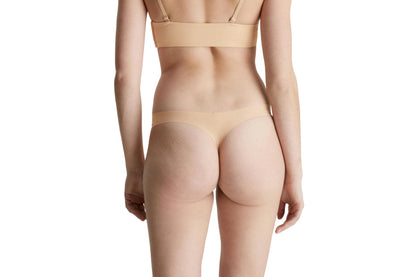 Calvin Klein Women's Invisibles Thong (Light Caramel, Size S)