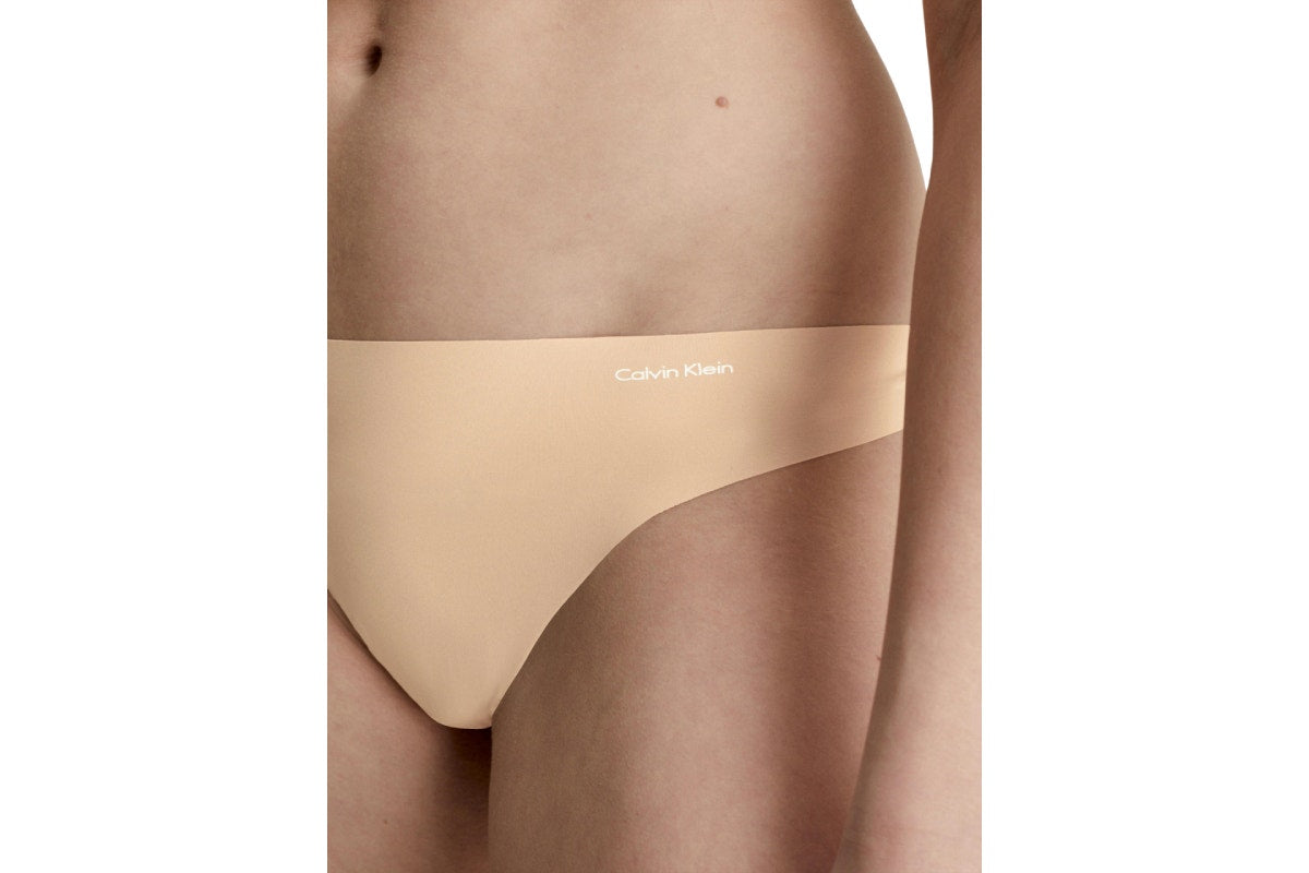 Calvin Klein Women's Invisibles Thong (Light Caramel, Size S)