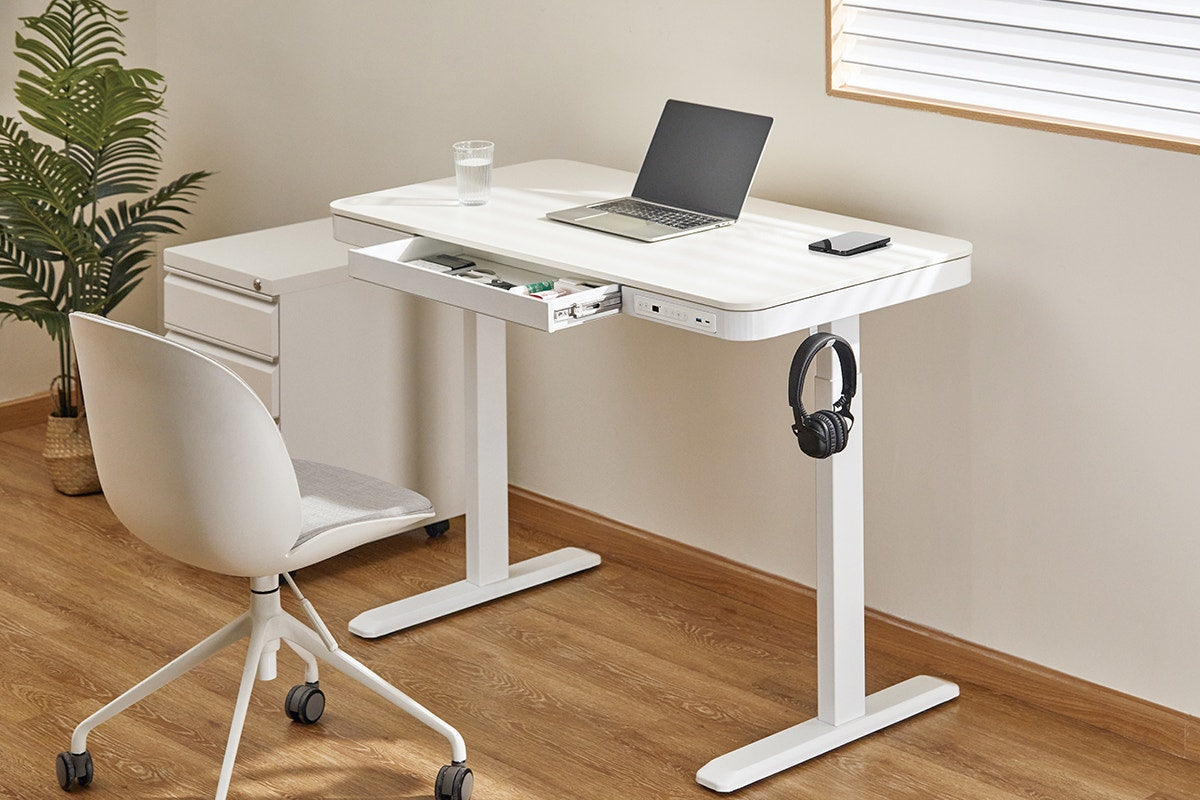 Ergolux Sorrento Electric Standing Desk with Wireless Charging 120 x 60cm (White/White)
