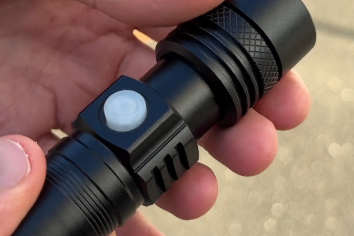 Rechargeable LED 1800mAh Flashlight