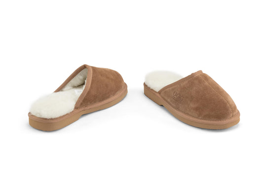 UGG Outback Unisex Premium Sheepskin Barwon Slipper (Chestnut, Size 11M/12W US)