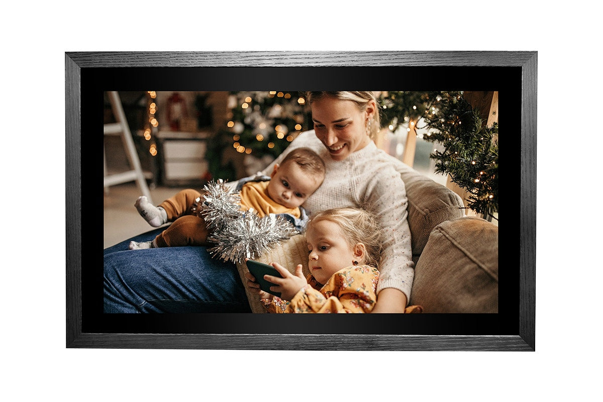 Kogan 21.5" Wi-Fi Digital Photo Frame with Frameo App (Blackened Oak)