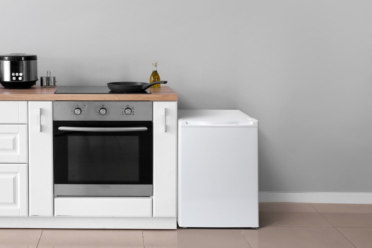 Kogan 75L Bar Fridge (White)