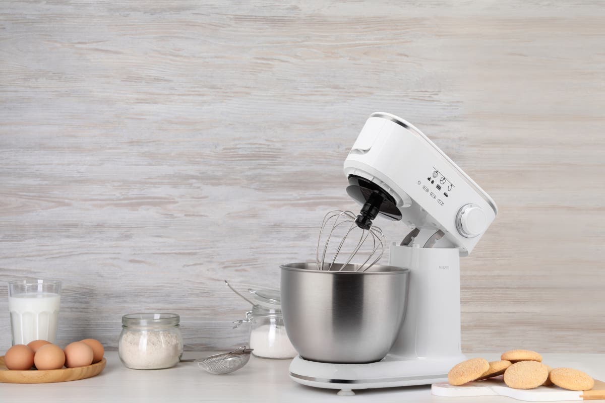 Kogan 600W Stand Mixer (White)