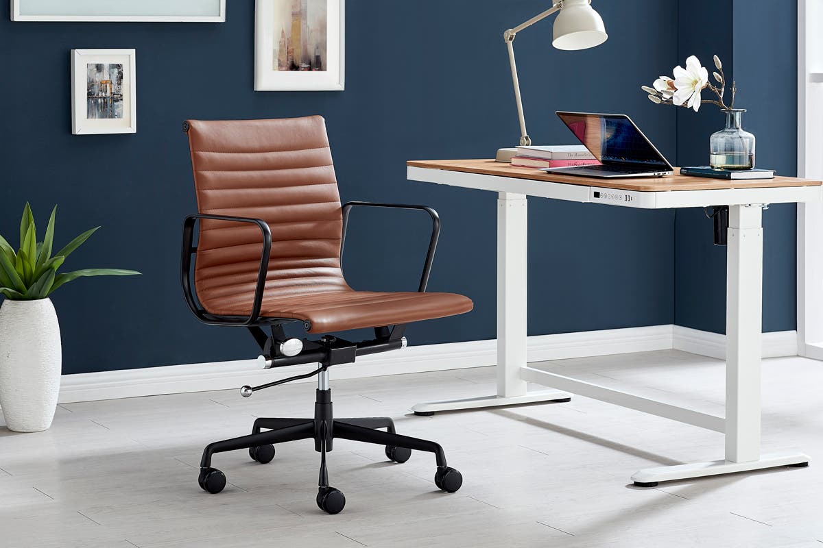 Matt Blatt Eames Group Standard Matte Black Aluminium Low Back Office Chair Replica (Tan Leather)