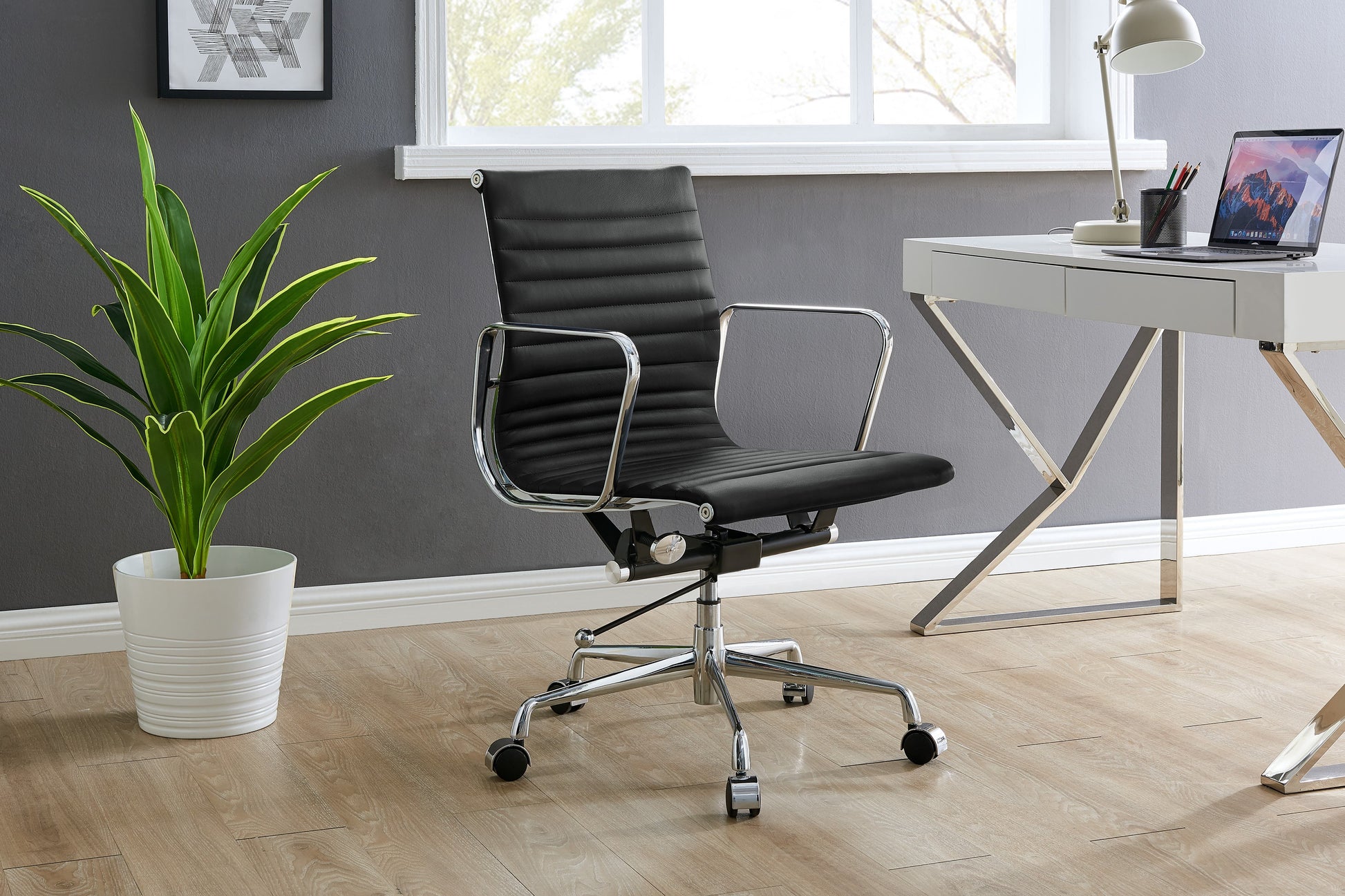 Matt Blatt Eames Group Standard Aluminium Low Back Office Chair Replica (Black Leather)