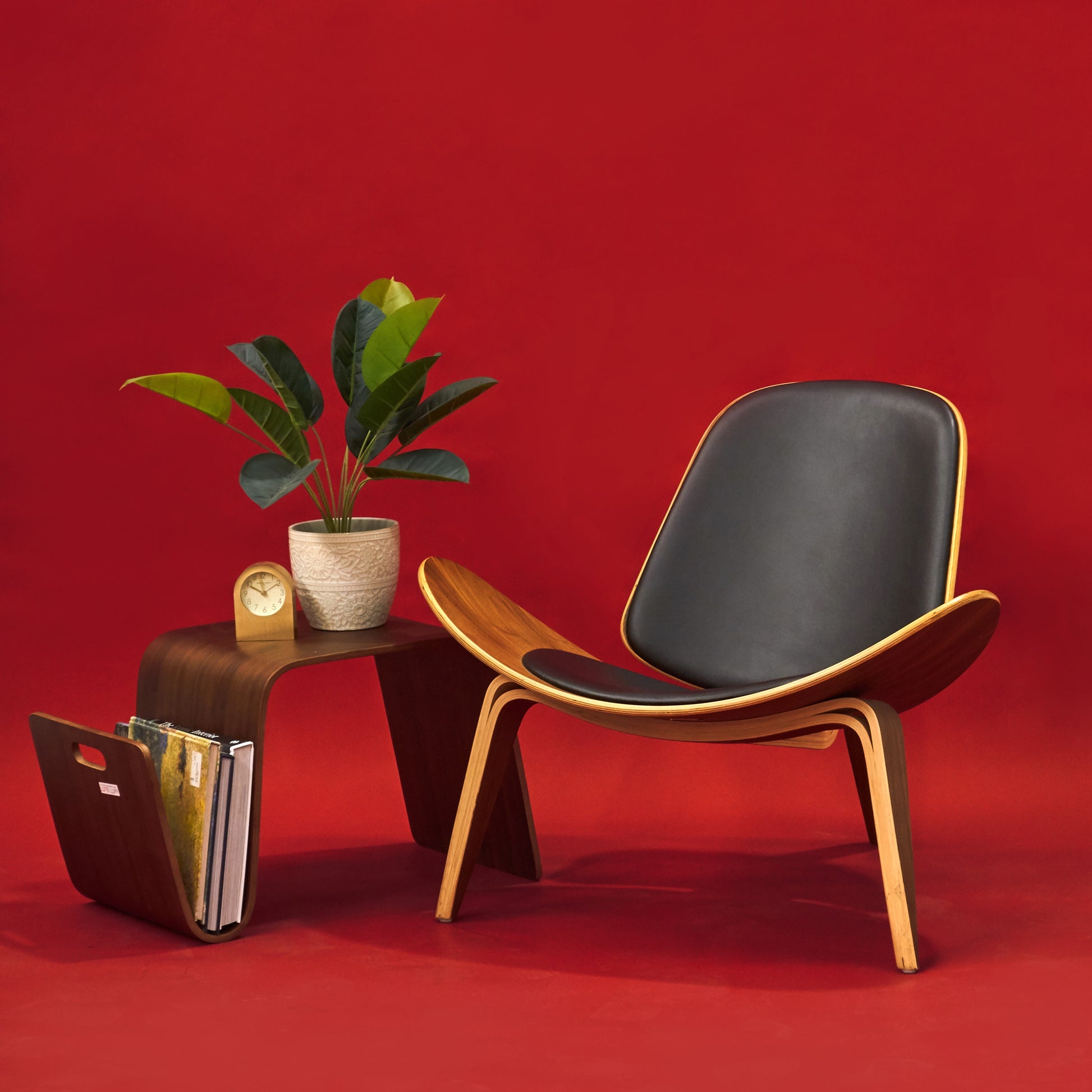 Matt Blatt Hans Wegner Shell Leather Chair Replica