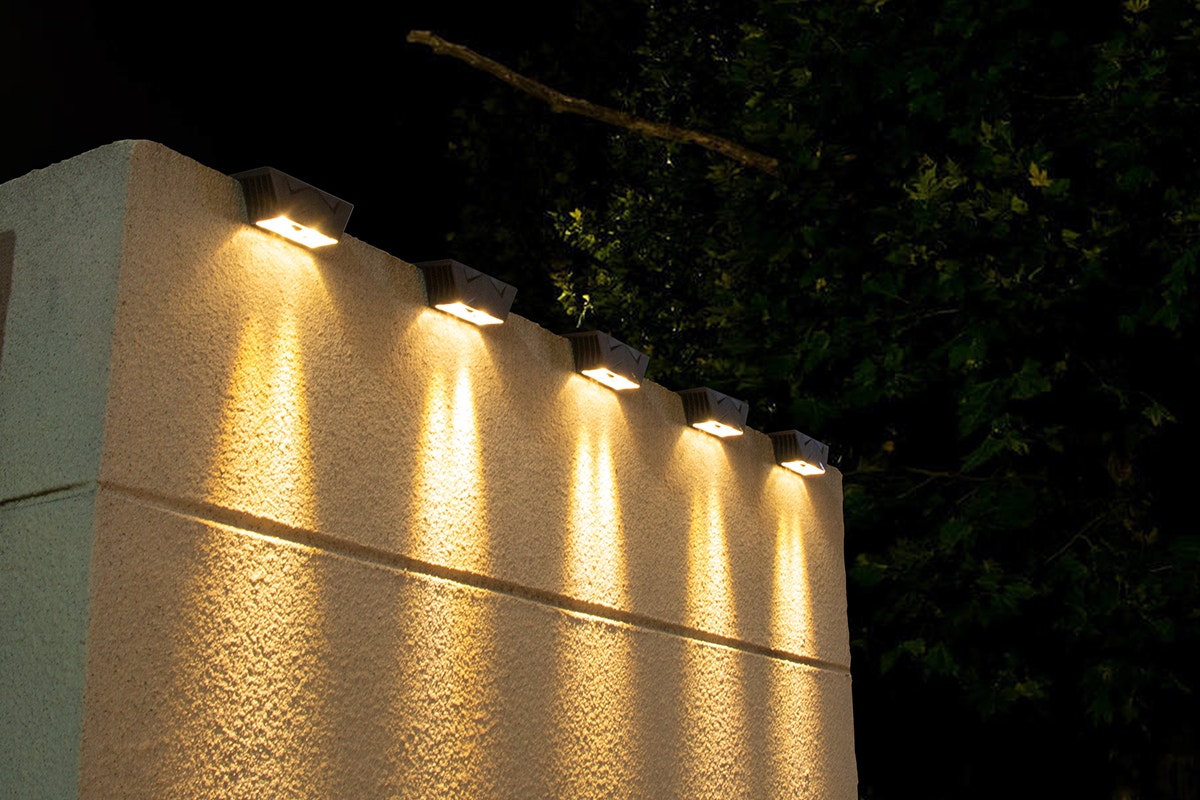 Solar LED Fence Lights (8 Pack)