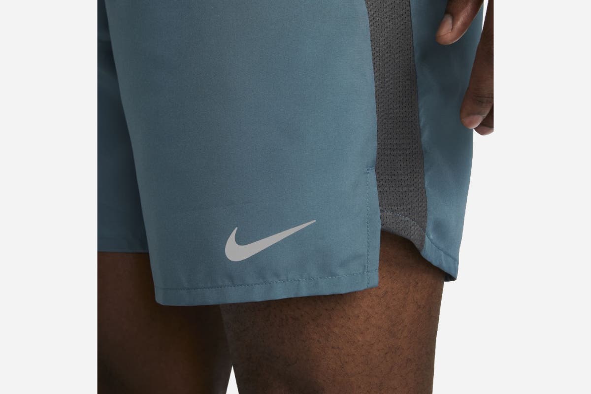 Nike Men's Dri-FIT Challenger Shorts 7 Inch  - Ash Green/Dark Smoke Grey/Reflective Silver