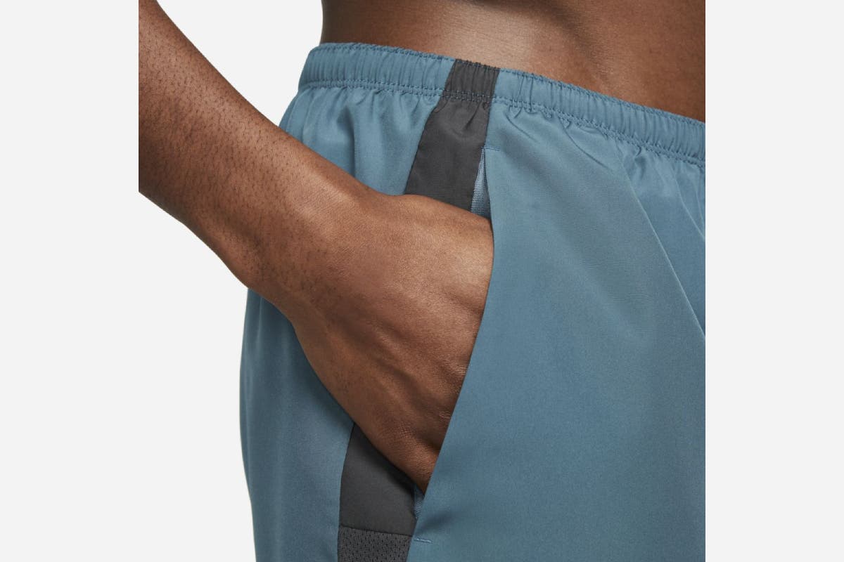 Nike Men's Dri-FIT Challenger Shorts 7 Inch  - Ash Green/Dark Smoke Grey/Reflective Silver