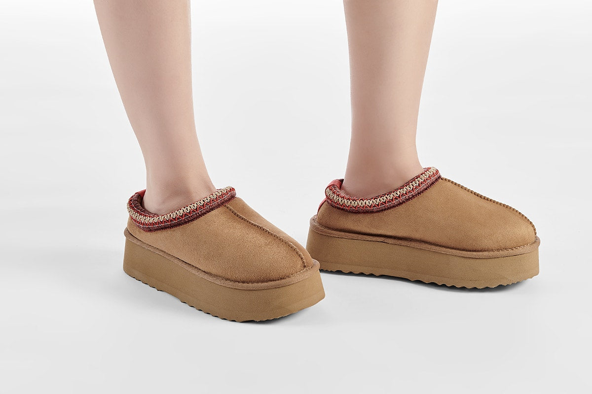 UGG Outback Maddie Slip On Boot  - Chestnut; Size 8M/9W US)